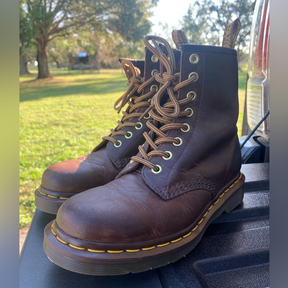 DR. MARTENS 1460 CRAZY HORSE LEATHER LACE UP BOOTS - (Ladies 6/Mens 5) - Picture 4 of 9